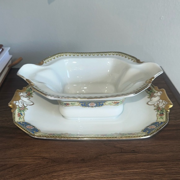 Limoges Tressemanes & Vogt Other - Limoges Tressemanes & Vogt Vintage Gravy Boat w/Attached Plate La Cloche Floral